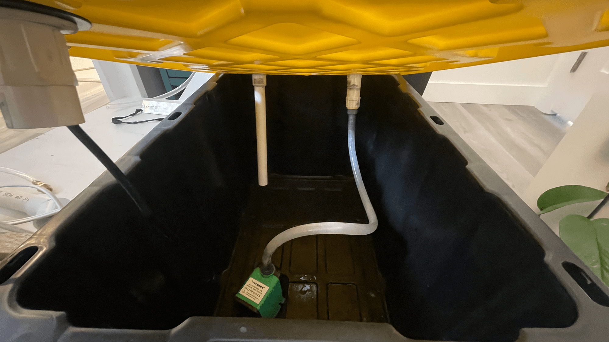 Coolant reservoir interior with submersible fish pump