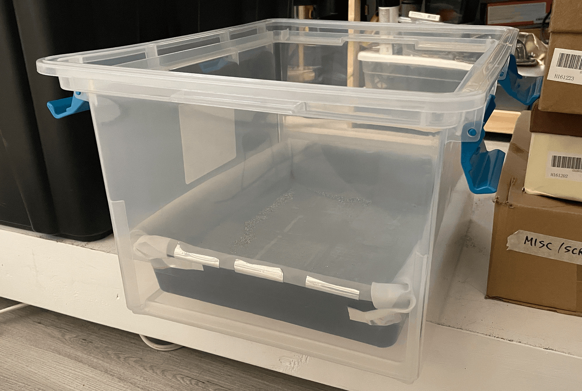 Gasket box with chip basket inside